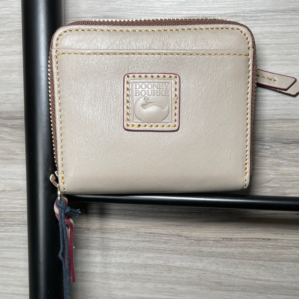 NWT- Dooney & Bourke Florentine Leather Small Zip Around Wallet, Light Taupe